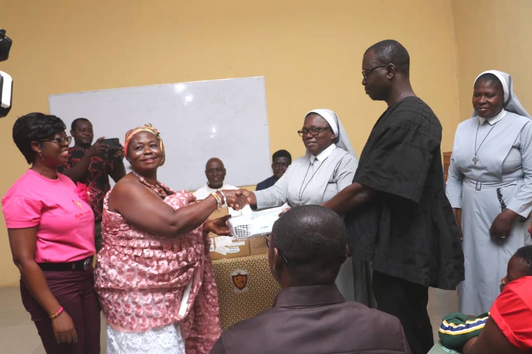 Kontire Baapanin of Ejisu-Besease, A/R, Nana Yaa Aninwaa Boddom (aka Mrs. Wilhemina Ansah-Abrokwah) assisted by Ms. Rosemary M. Gaisie, a Director of MAGMINA Foundation (far left), presents the projectors to the Headmistress of SAHESS, Rev. Sr. Benedicta Uzokwe; who is supported by her assistants