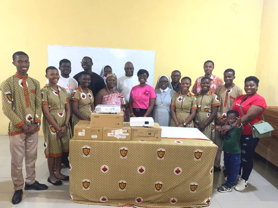 Supporters of MAGMINA Foundation in a group photograph with Management and some students of SAHESS