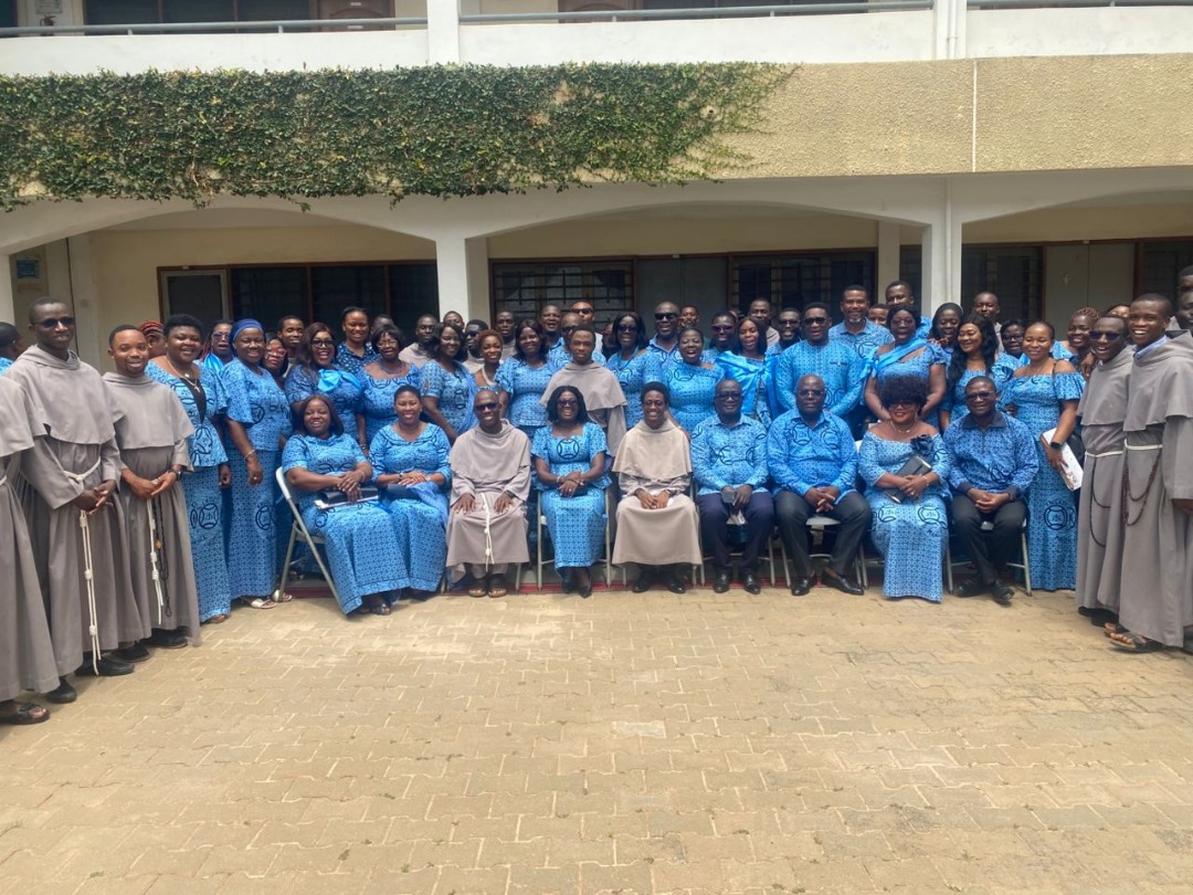 Aplaku Marshallans visit Chaplain on World Mission Sunday