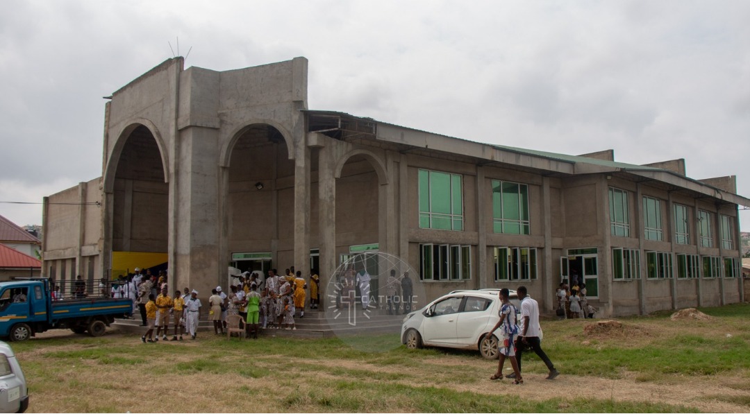 Dr. Bawumia fulfills pledge with GH₵ 1.5m donation for completion of St. Jude Church building project
